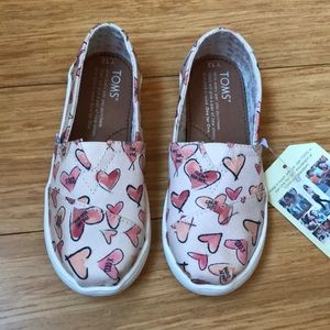 Kids NIB TOMS Watercolor Hearts Canvas Classic